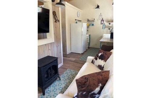 Tiger House | Barn Owl Villa North, Cozy , dog friendly, fire pit.