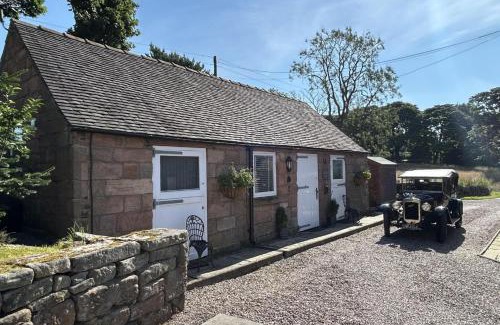 Cauldon Low House | Barn - Sleeps 2 - Pet friendly - Welcome hamper