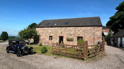 Cauldon Low House | Barn - Sleeps 4 - Garden - Pet friendly