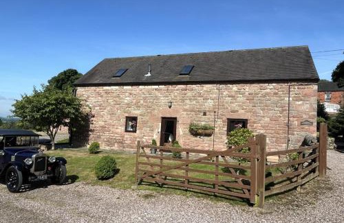 Cauldon Low House | Barn - Sleeps 4 - Garden - Pet friendly