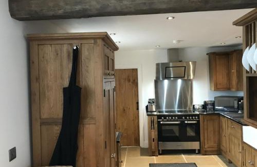 Winkhill House | Barn - Sleeps 4 - Pet friendly - Garden