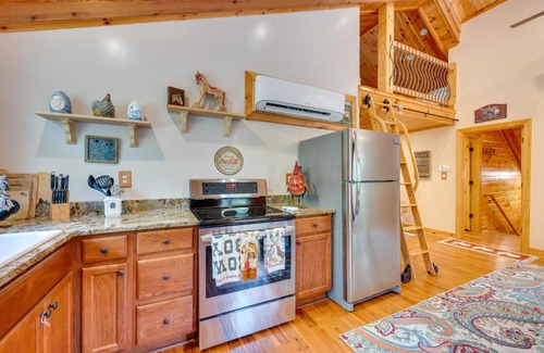 Huber Apartment | Barn-Style Georgia Vacation Rental - Pet Friendly!