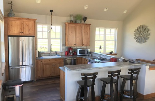 Peshastin House | Barn-style Home, Mountain Views, 2 mi to Leavenworth. Dog visitors welcome!