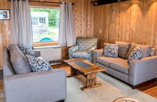 Brooklin Cottage | Barnacle on Flye Point Oceanfront