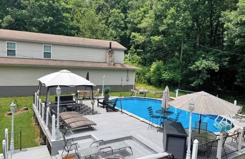 Apison House | Barndominium getaway oasis! Close to Chattanooga shopping restaurants and Water!