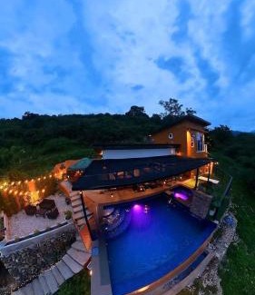Batangas City Villa | Barney's Pointe Beach House, Batangas City
