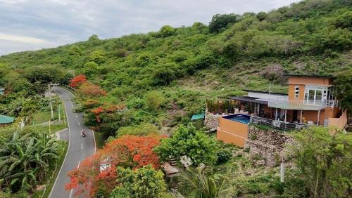 Batangas City Villa | Barney's Pointe Beach House, Batangas City