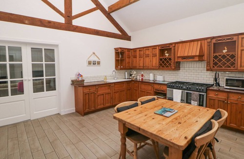 Foxt Cottage | BARNFIELDS HOLIDAY COTTAGE, family friendly in Kingsley