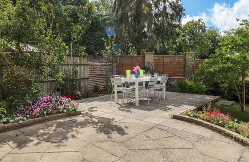 Denmead House | BARNGREEN, family friendly, country holiday cottage in Denmead