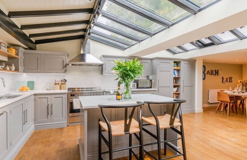 Malmesbury House | Barns Lee, Eastcourt - sleeps 9 guests in 5 bedrooms