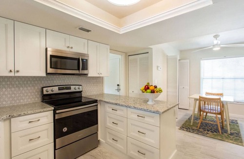 Vineyards Condo | Barolo: Cozy 2-BR Condo with Lake & Golf Views. Enjoy the Tranquil Setting in North Naples with Community Pool, Spa, and Biking Paths. Close to Vineyards Country Club, Shopping, Dining and Beaches!