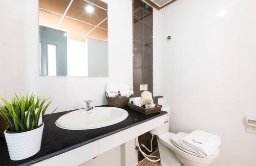 Ramkhamhaeng Hotel | Baron Residence Bangkok