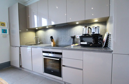 West Kensington Apartment | Barons Court Queens Club by Viridian Apartments