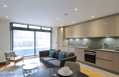 West Kensington Apartment | Barons Court Queens Club by Viridian Apartments