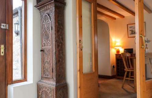 Llanfairpwllgwyngyll House | Barras Cottage