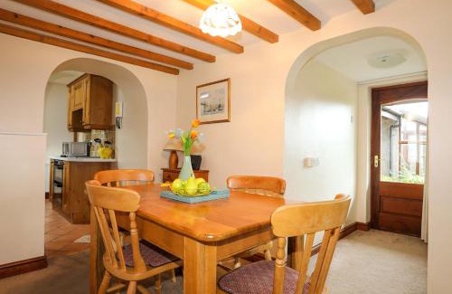 Llanfairpwllgwyngyll House | Barras Cottage