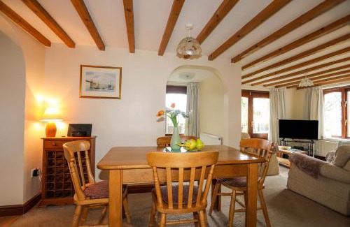 Llanfairpwllgwyngyll House | Barras Cottage