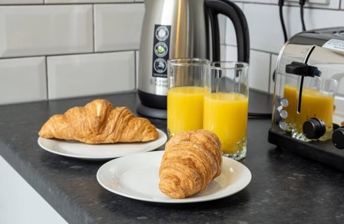 Coventry House | Barras House - Cosy home with parking close to Coventry City Centre and the Hospital