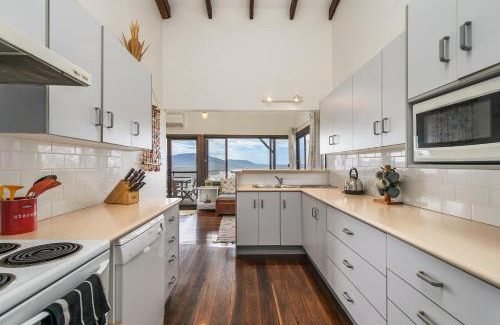 Crescent Head House | Barrels Beach House, 28 Dulconghi Street