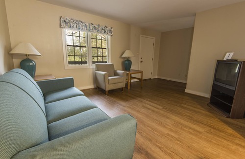 Lucas Hotel | Barren River Lake State Resort Park