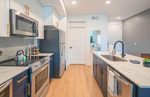 Desert View Village Apartment | Barrett Jackson-Dine-Golf-Swim-King Bed-WFH-Parking - S439