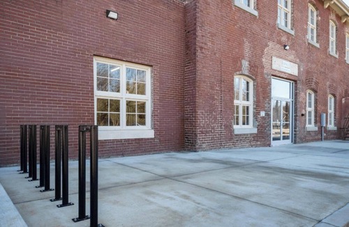 Sans Souci Apartment | Barsala l Elegant 2BD Getaway: Near Downtown & Parks