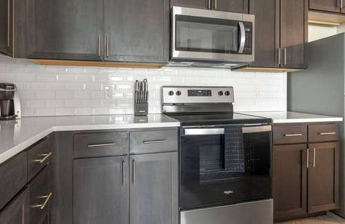 Palmetto Apartment | Barsala l Modern 1BD, Stay Near the Bay
