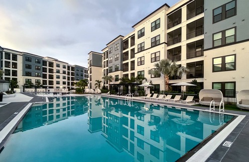 Port Tampa City Apartment | Barsala l Modern 1BD w/sofabed, Resort-style Pool