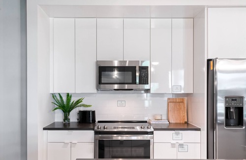 Port Tampa City Apartment | Barsala l Premier 2BD with BBQ/Picnic Area