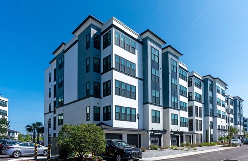 Port Tampa City Apartment | Barsala l Stunning 3BD with resort-style pool