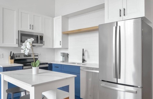 Sans Souci Apartment | Barsala l Stylish 1BD Mill Apartment with Scenic Views