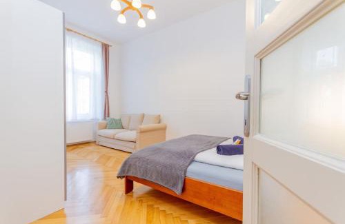 Lagymanyos Apartment | Bartók Boulevard Apartment by NW