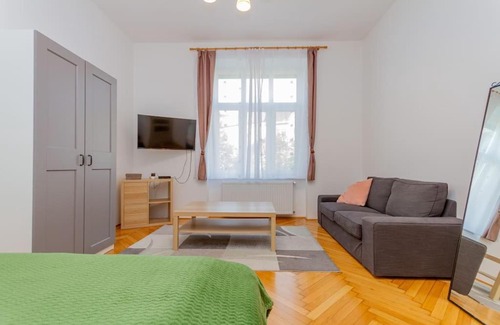 Lagymanyos Apartment | Bartók Boulevard Apartment by NW