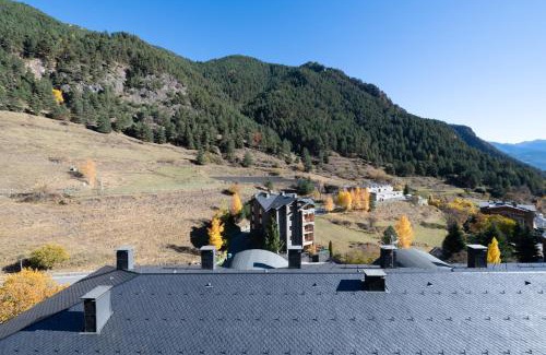 Arinsal Apartment | Barthe Holidays I Apartamento moderno en Arinsal 6PAX a pie de pistas I Balcón con vistas y parking I Riu