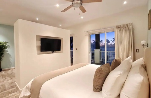 Centro - Supmza 001 Hotel | Bartolome Oceanfront Suites
