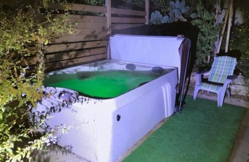 La Seyne-sur-Mer House | Bas de villa avec jardin, piscine et jacuzzi