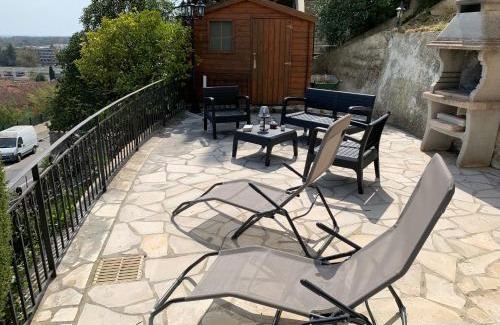 Mandelieu-La-Napoule Apartment | Bas de Villa avec vue dégagée