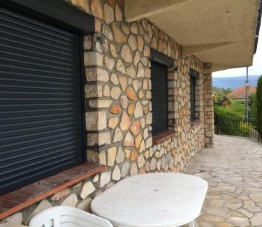 Mandelieu-La-Napoule Apartment | Bas de Villa avec vue dégagée