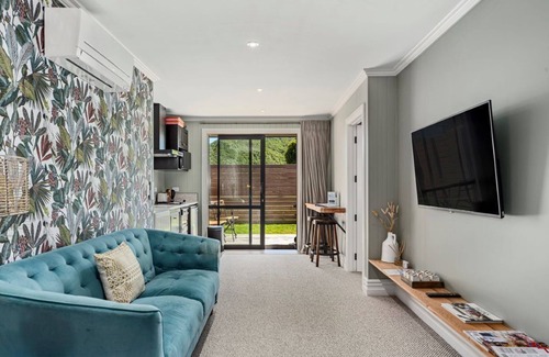 Taupo House | Base: $2 Extra: $30 4 Deborah Rise