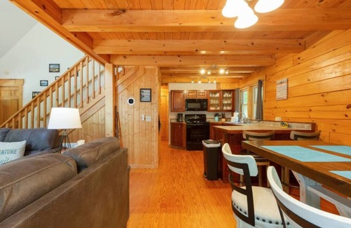 Sweetbriar Farms Cabin | Base Camp|2 Bed Cabin|Slps 6, 12 min-Rumbling Bald