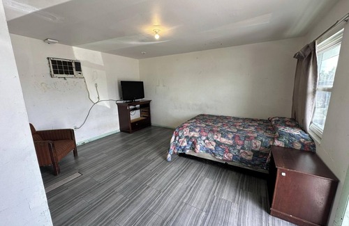 Sun Bay South Hotel | Base Motel By OYO South Tampa