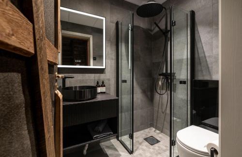 Longyearbyen Hotel | Basecamp Hotel