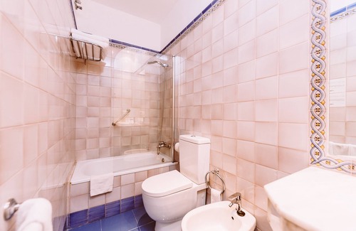 Santa Cruz Hotel | Basic Hotel Doña Manuela