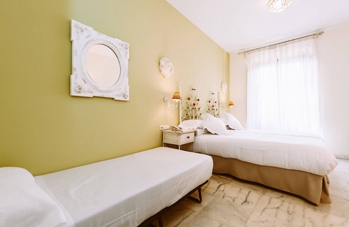 Santa Cruz Hotel | Basic Hotel Doña Manuela