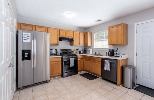 Decatur House | Basketball Court! Cozy & Cute 3 Bedroom House in Decatur