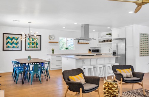 Village Grove House | Basketball Hoop, Pool & Putting Green, Perfect for Large Groups and Families!