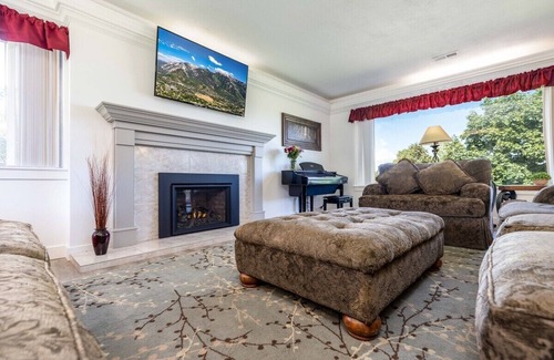 Canyon Rim Apartment | Basketball-Pickleball-Close to Skiing