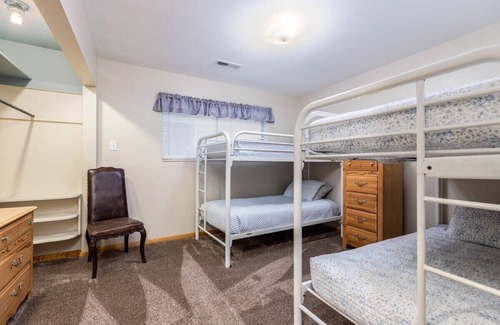 Canyon Rim Apartment | Basketball-Pickleball-Close to Skiing