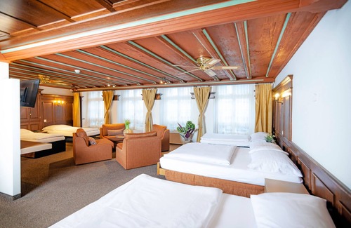 Lucerne Hotel | BASLERTOR Summer Pool Hotel