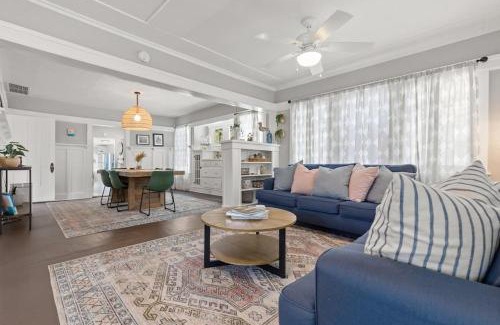 Bradenton House | Basque Bungalow with pool, minutes to beaches